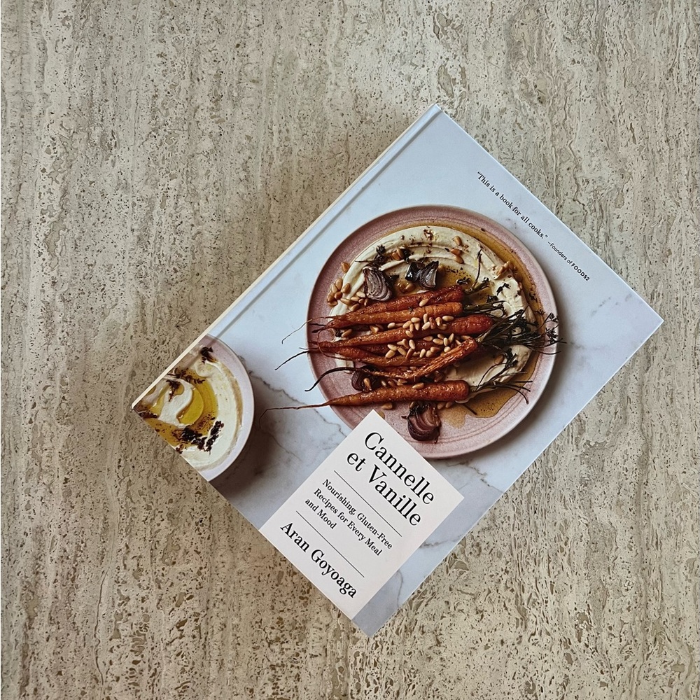Carnelle et Vanille Cookbook by - White Cover